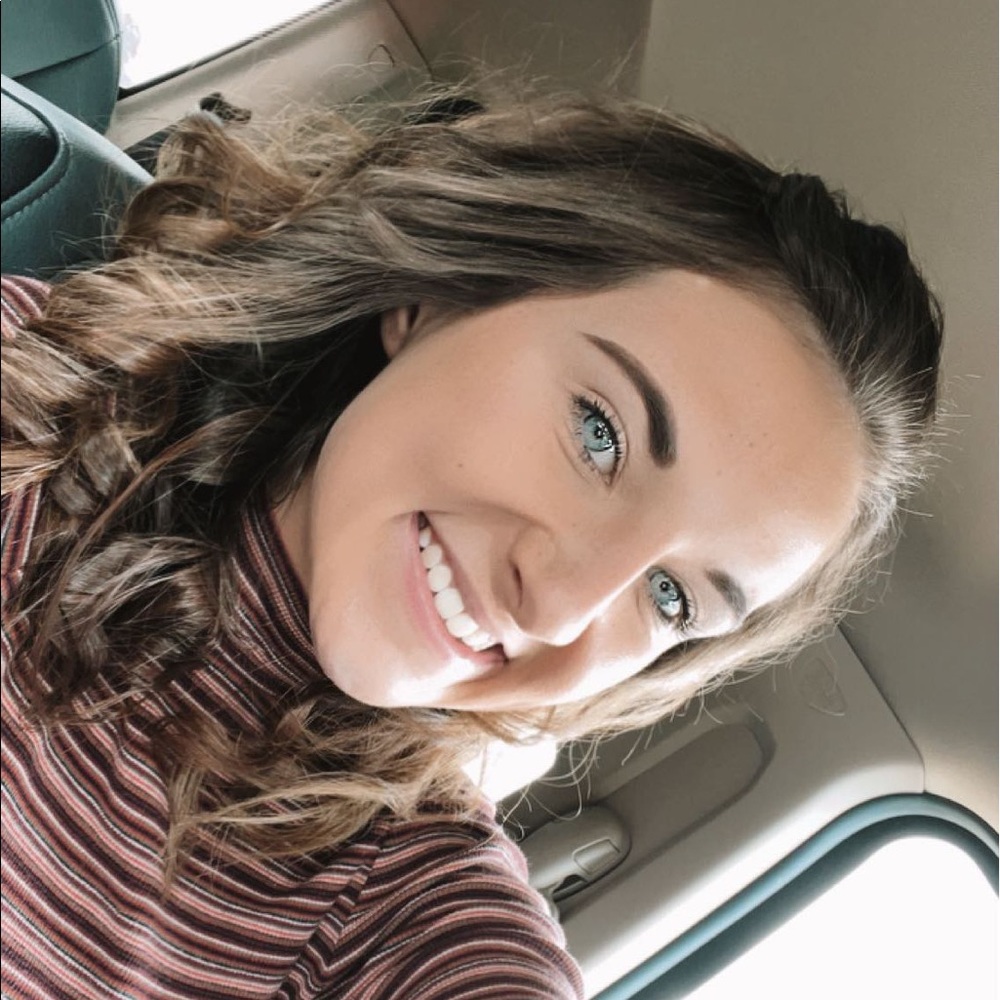 Meet your Posher, Alyssa